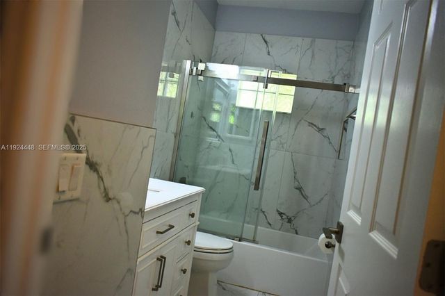 6254 NW 38th Dr, Coral Springs, FL 33067