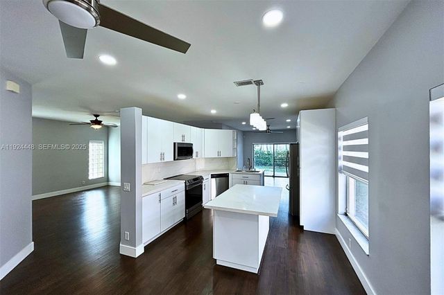 6254 NW 38th Dr, Coral Springs, FL 33067