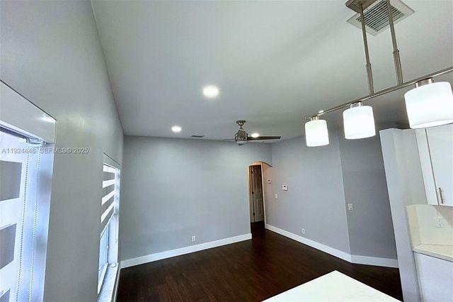 6254 NW 38th Dr, Coral Springs, FL 33067