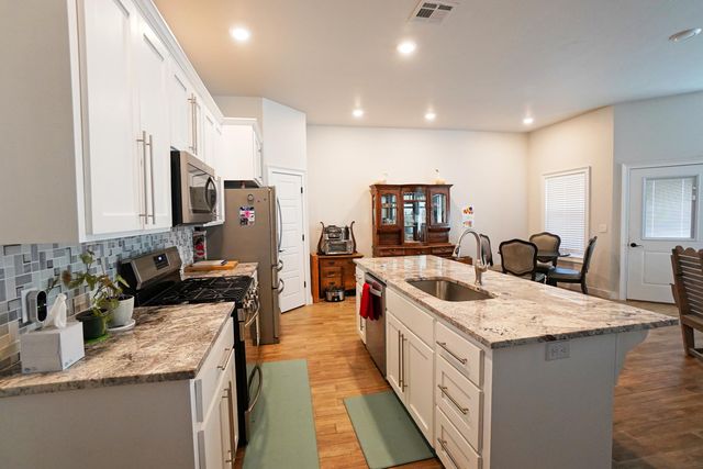 804 E 7th Street, Grove, OK 74344