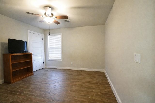 804 E 7th Street, Grove, OK 74344