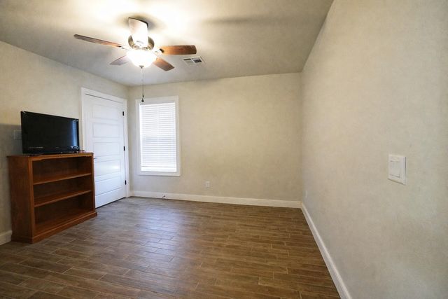 804 E 7th Street, Grove, OK 74344