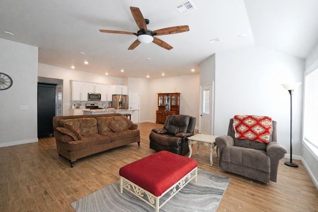 804 E 7th Street, Grove, OK 74344