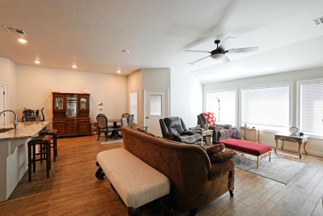 804 E 7th Street, Grove, OK 74344