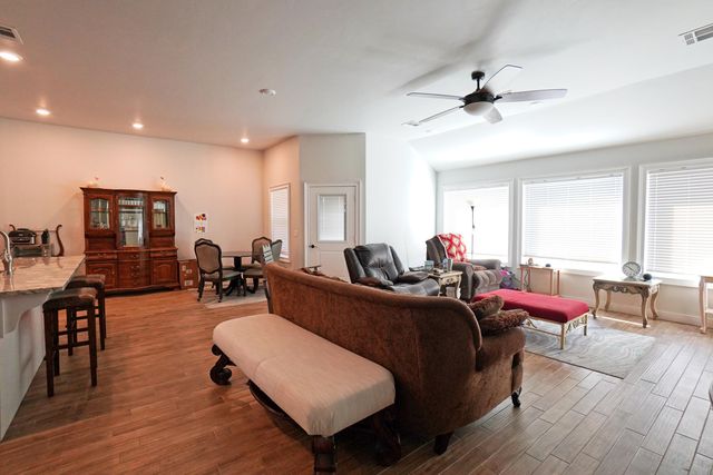 804 E 7th Street, Grove, OK 74344