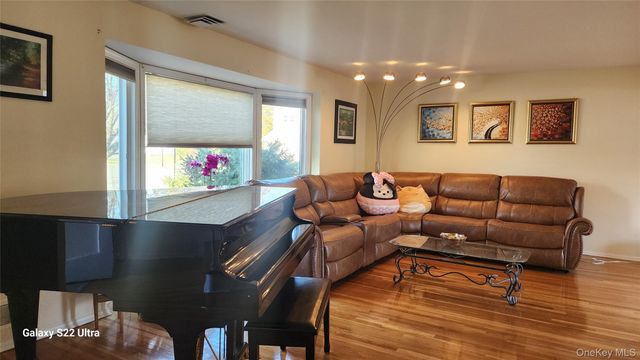 101 Wayne Street, Jericho, NY 11753