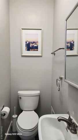 101 Wayne Street, Jericho, NY 11753