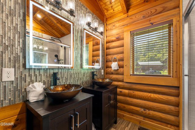 2323 River Port Way, Pigeon Forge, TN 37863