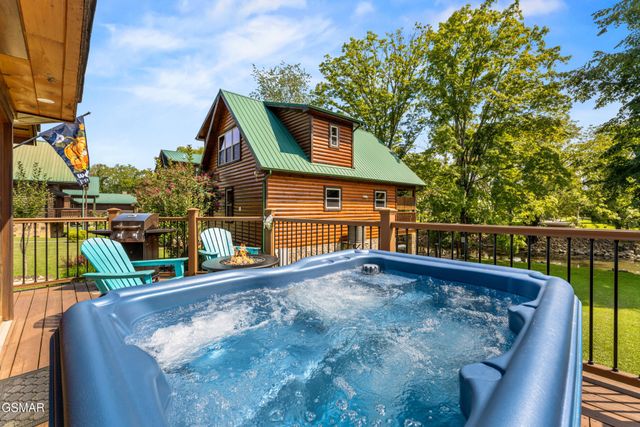 2323 River Port Way, Pigeon Forge, TN 37863