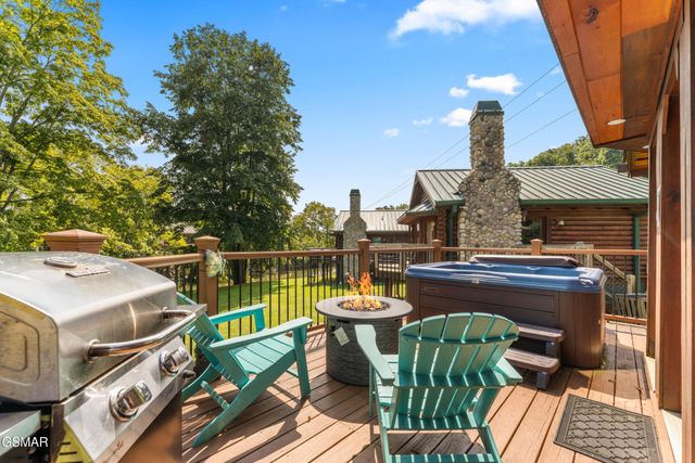 2323 River Port Way, Pigeon Forge, TN 37863