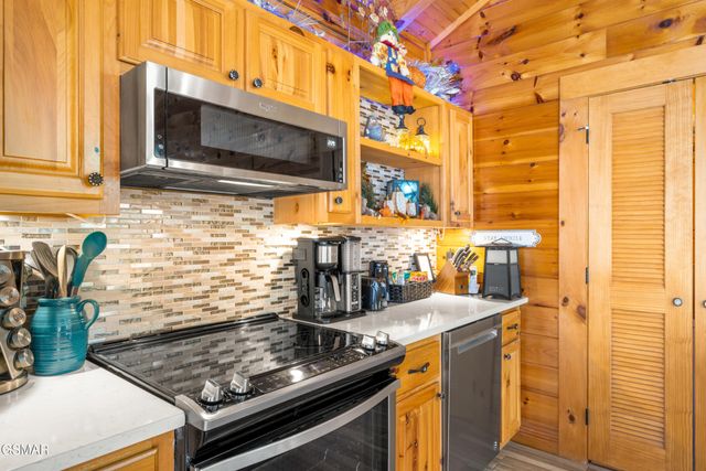 2323 River Port Way, Pigeon Forge, TN 37863