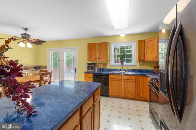 12215 STONEHENGE DR, Fredericksburg, VA 22407