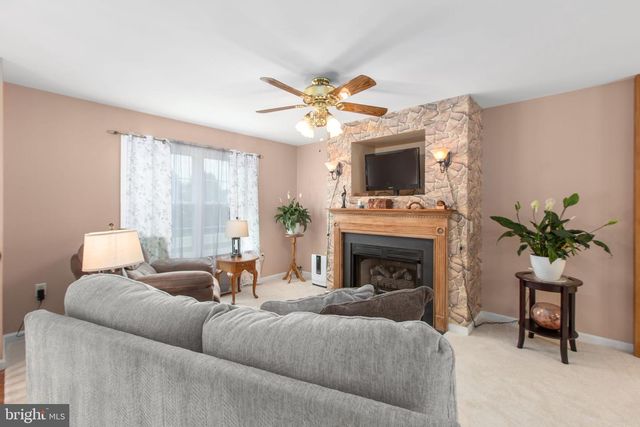 12215 STONEHENGE DR, Fredericksburg, VA 22407