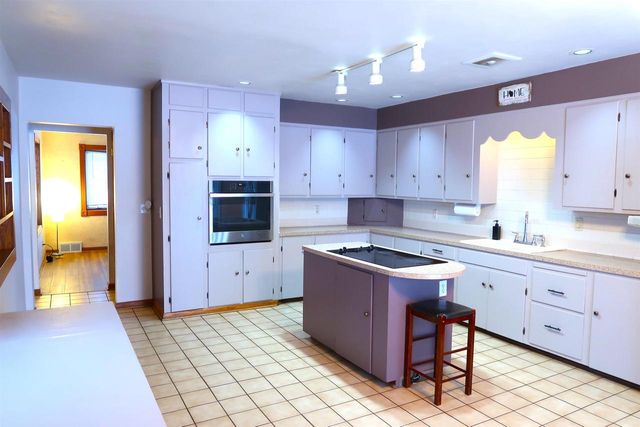 1560 WINDSOR Street, Sun Prairie, WI 53590