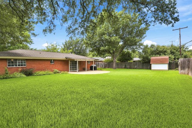 4236 Whitfield Avenue, Fort Worth, TX 76109