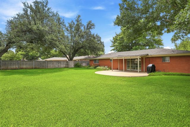 4236 Whitfield Avenue, Fort Worth, TX 76109