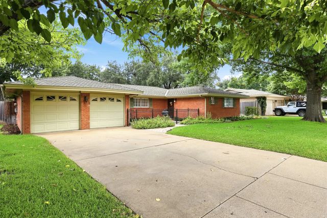 4236 Whitfield Avenue, Fort Worth, TX 76109