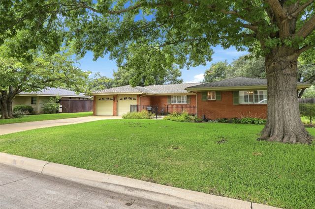 4236 Whitfield Avenue, Fort Worth, TX 76109
