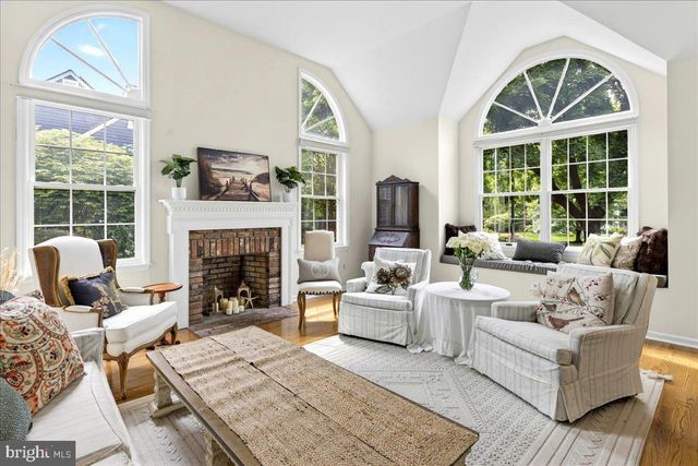 28 BALDWIN ST, Pennington, NJ 08534