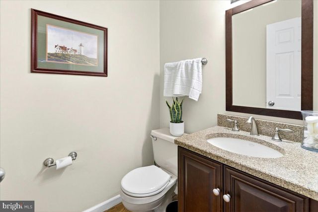 28 BALDWIN ST, Pennington, NJ 08534