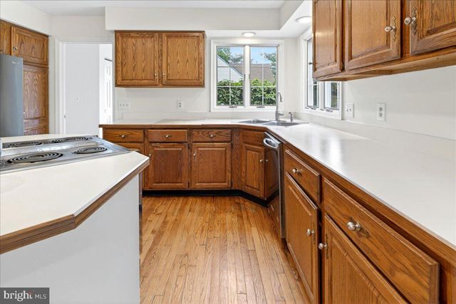 28 BALDWIN ST, Pennington, NJ 08534