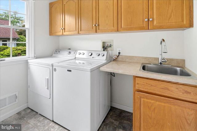 28 BALDWIN ST, Pennington, NJ 08534