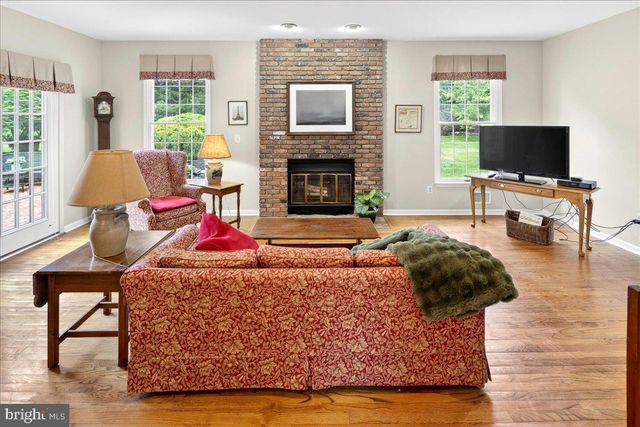 28 BALDWIN ST, Pennington, NJ 08534