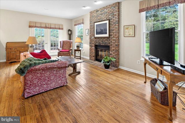 28 BALDWIN ST, Pennington, NJ 08534