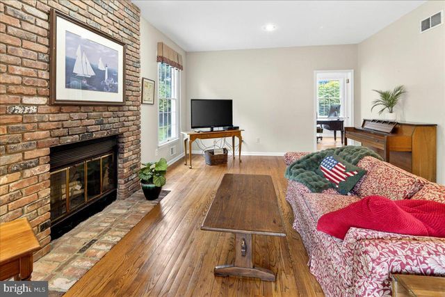 28 BALDWIN ST, Pennington, NJ 08534