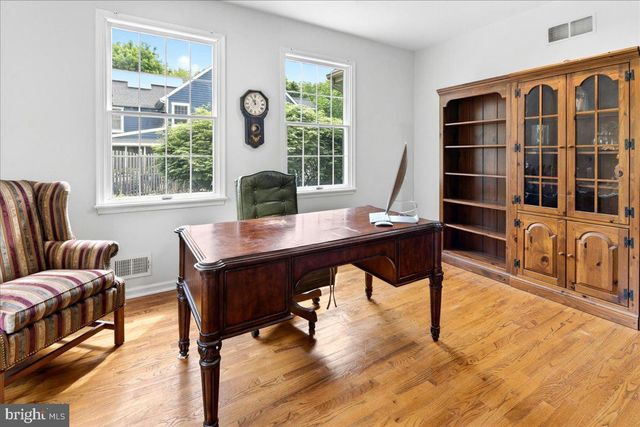 28 BALDWIN ST, Pennington, NJ 08534