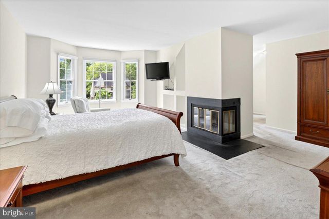 28 BALDWIN ST, Pennington, NJ 08534