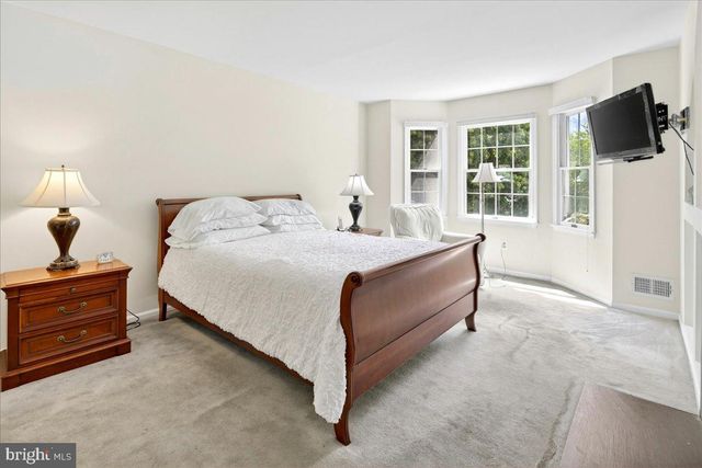 28 BALDWIN ST, Pennington, NJ 08534