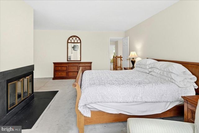 28 BALDWIN ST, Pennington, NJ 08534