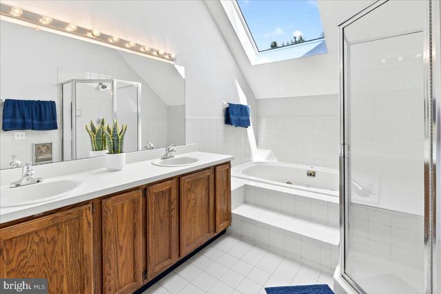 28 BALDWIN ST, Pennington, NJ 08534