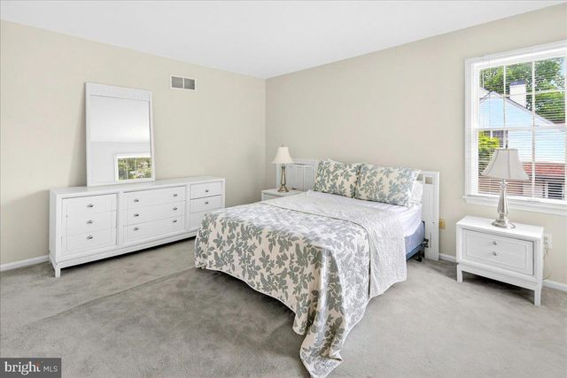 28 BALDWIN ST, Pennington, NJ 08534