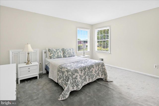 28 BALDWIN ST, Pennington, NJ 08534