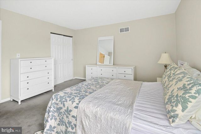 28 BALDWIN ST, Pennington, NJ 08534