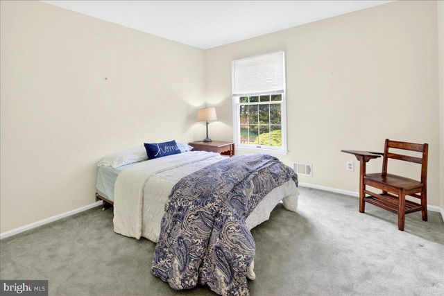 28 BALDWIN ST, Pennington, NJ 08534