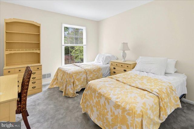 28 BALDWIN ST, Pennington, NJ 08534