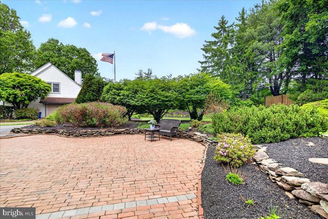 28 BALDWIN ST, Pennington, NJ 08534