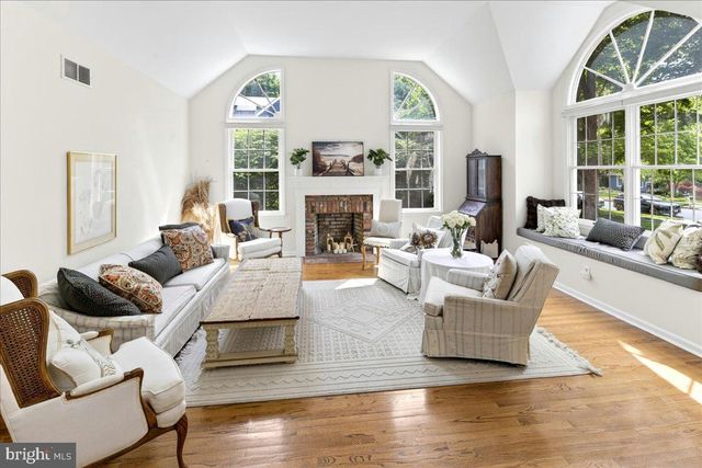 28 BALDWIN ST, Pennington, NJ 08534