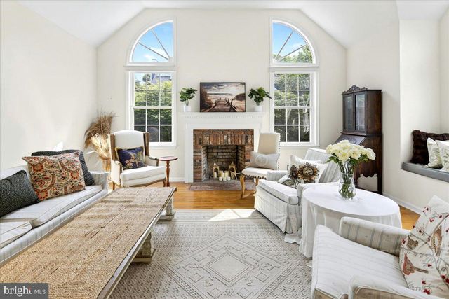 28 BALDWIN ST, Pennington, NJ 08534
