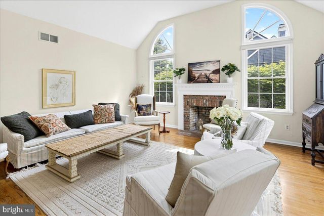 28 BALDWIN ST, Pennington, NJ 08534