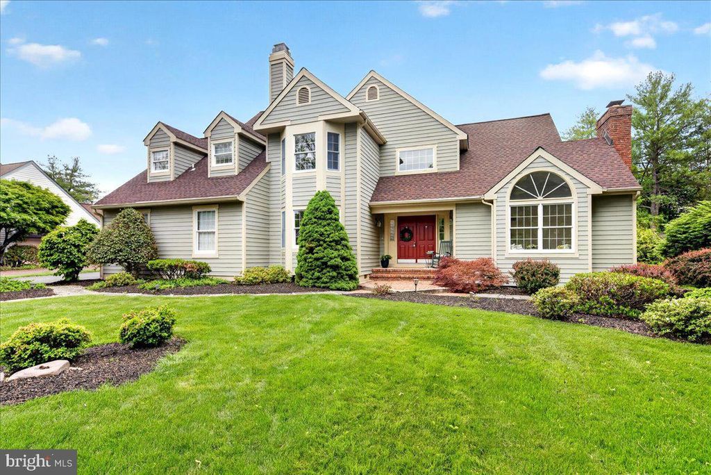 28 BALDWIN ST, Pennington, NJ 08534