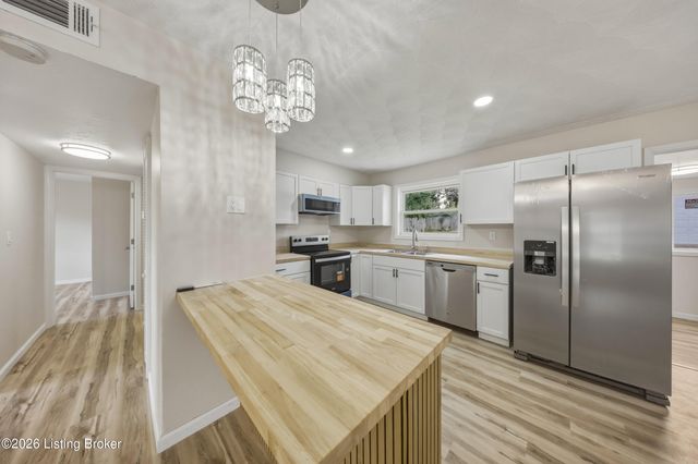 168 Valley Rd, Louisville, KY 40229