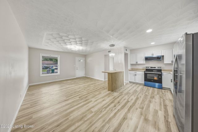 168 Valley Rd, Louisville, KY 40229