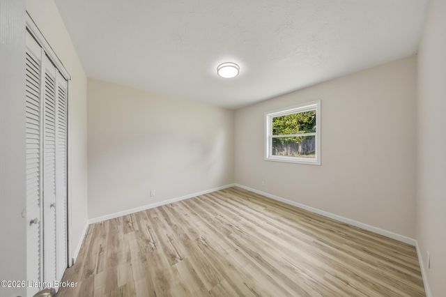 168 Valley Rd, Louisville, KY 40229