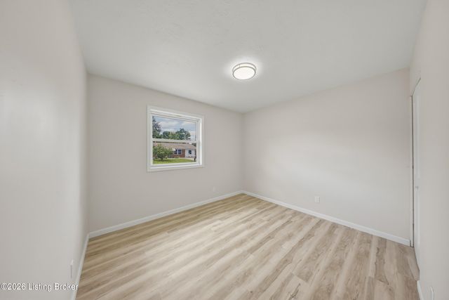 168 Valley Rd, Louisville, KY 40229
