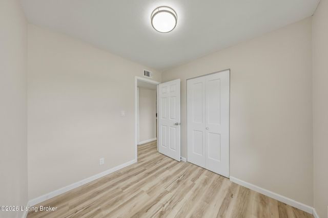 168 Valley Rd, Louisville, KY 40229
