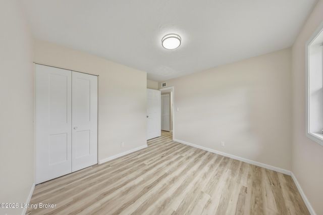 168 Valley Rd, Louisville, KY 40229